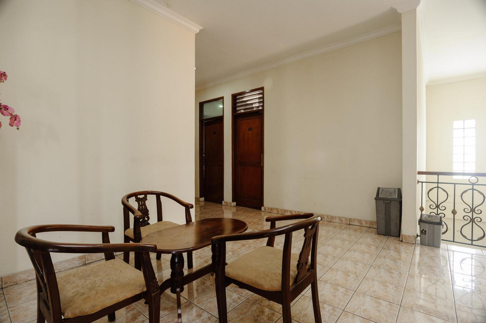 Reddoorz Syariah Near Aeon Mall Tanjung Barat Cakarta Dış mekan fotoğraf